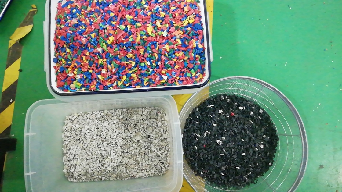 2는 4대 급류 자동 Pe Pvc Abs Hdpe ＬＤＰＥ 플라스틱 색채 선별기 기계를 계층화합니다